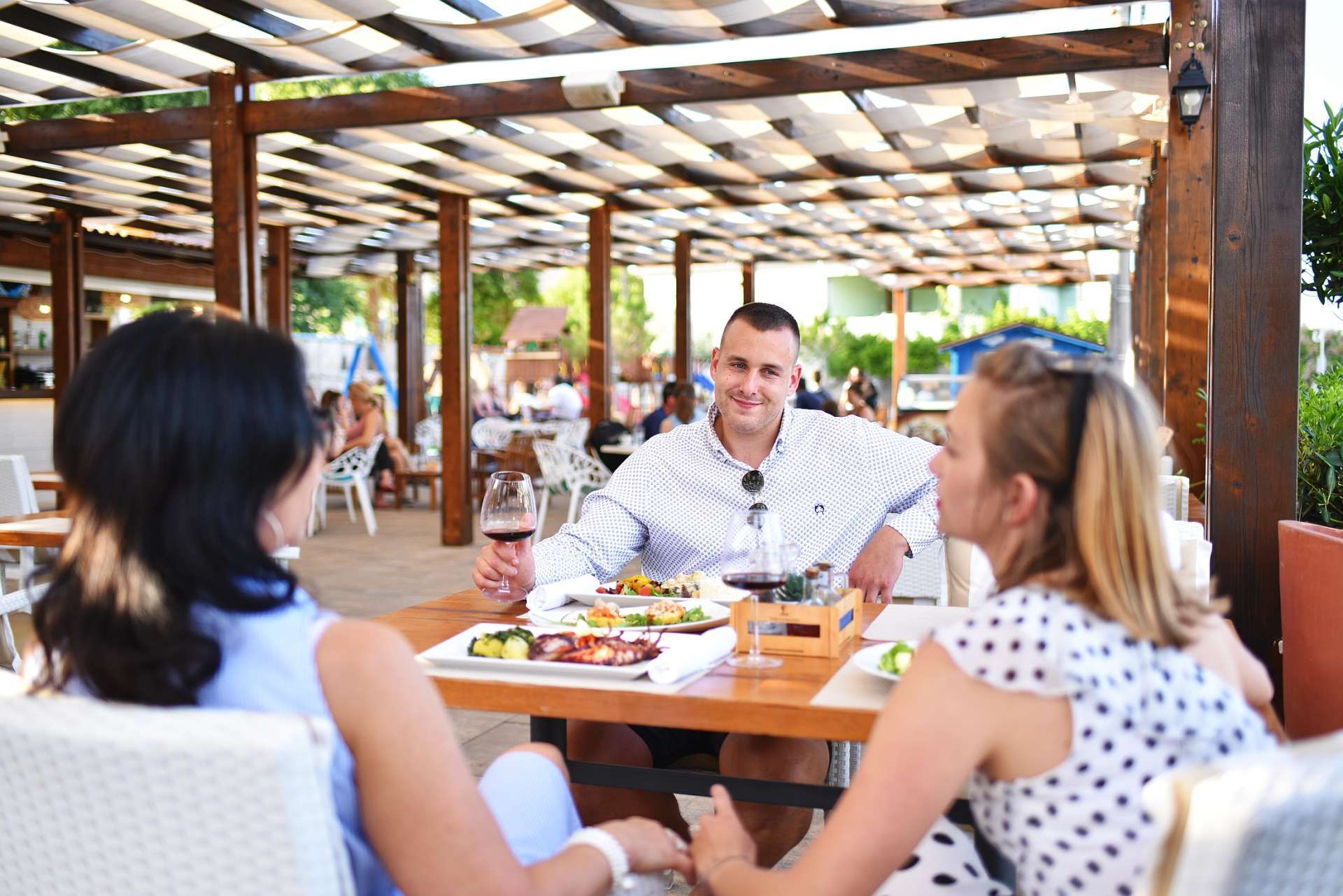 Restaurant & Bar