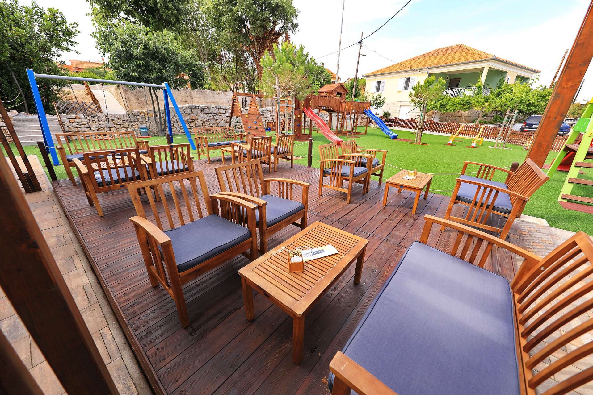 Restaurant & Bar
